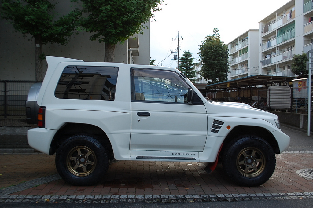 Pajero Evolution 5spd with Bronze Volks Racing alloys!